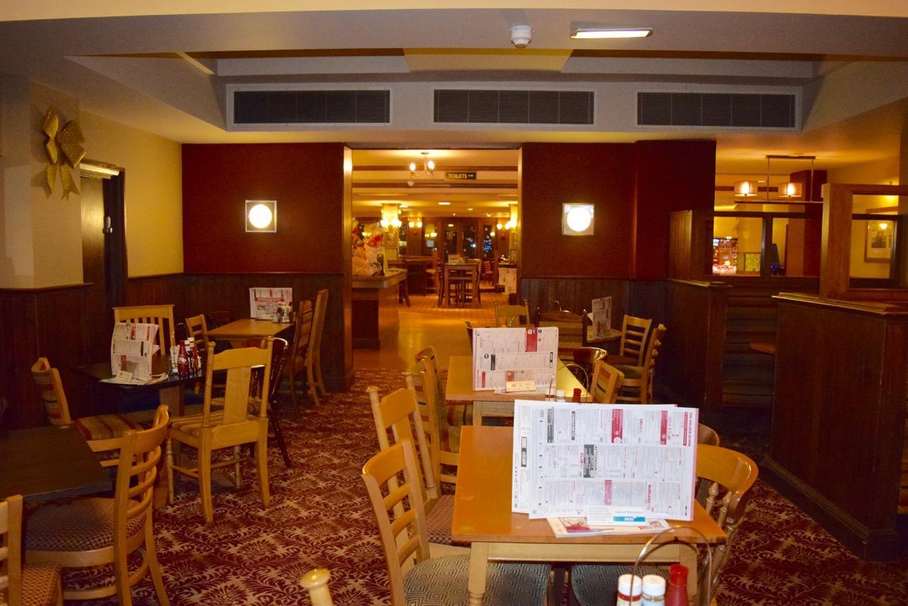 Hotel The Golden Acorn Wetherspoon Glenrothes Zewnętrze zdjęcie
